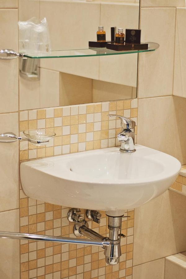 אלבלאג Hotel Pod Lwem מראה חיצוני תמונה