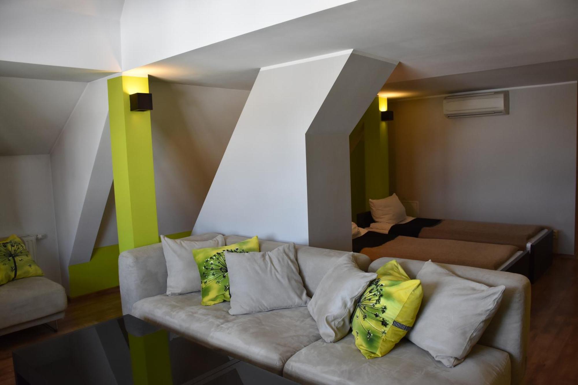 אלבלאג Hotel Pod Lwem מראה חיצוני תמונה